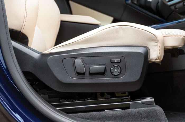 Mercedes GLC vs BMW X3 comparison test