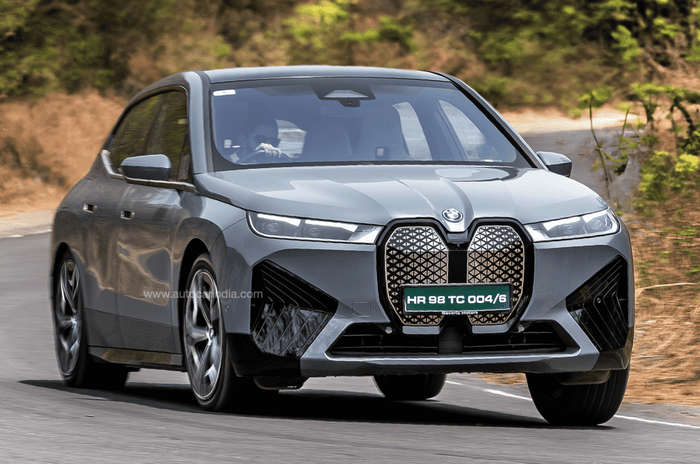 BMW iX xDrive50 cornering shot