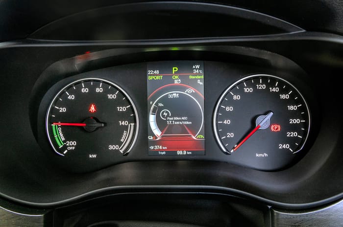 BYD eMax 7 instrument cluster