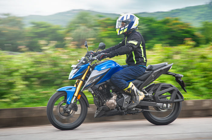 Honda CB300F review: a more accessible CB300R?