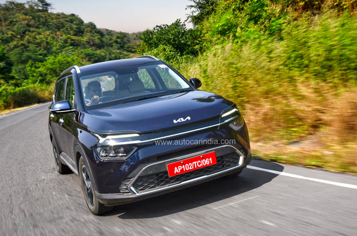 Maruti Suzuki XL6 vs Kia Carens comparison: six-seat showdown
