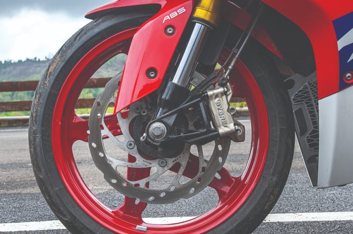 2022 KTM RC 390 vs TVS Apache RR310 BTO comparison