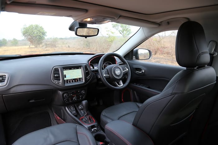 Jeep-Compass-Trailhawk-dashboard