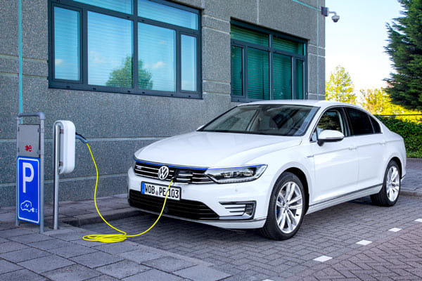 Volkswagen Passat GTE review, test drive