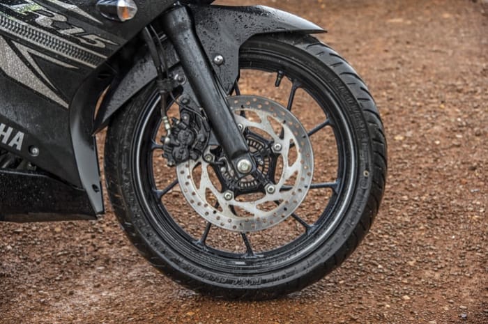 KTM RC 125 vs Yamaha YZF-R15 V3.0 comparison