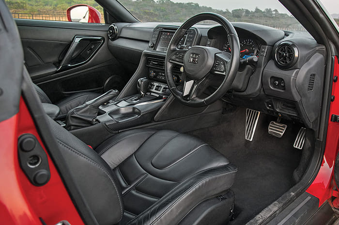 2018 Mercedes-AMG GT R vs Nissan GT-R comparison