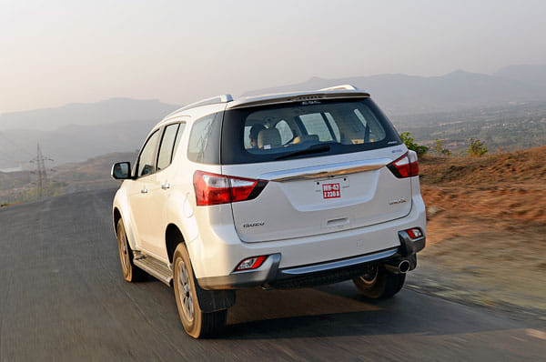 2017 Isuzu MUX review: Plain but purposeful