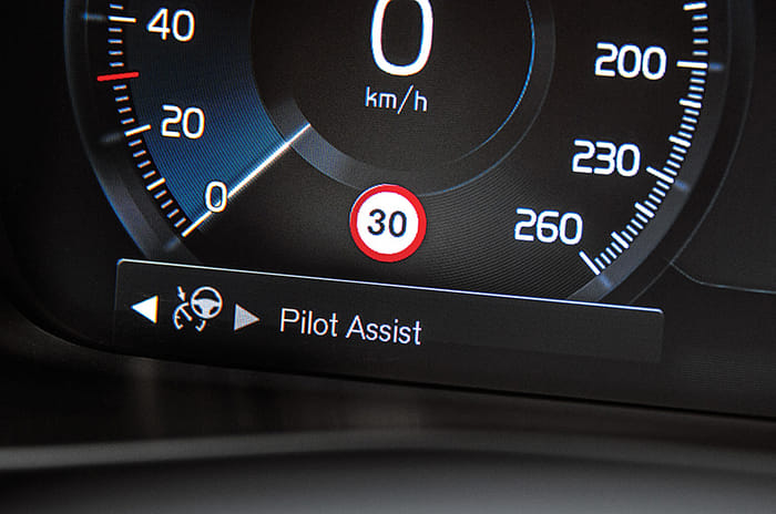 Mini Countryman vs Volvo XC40 comparison