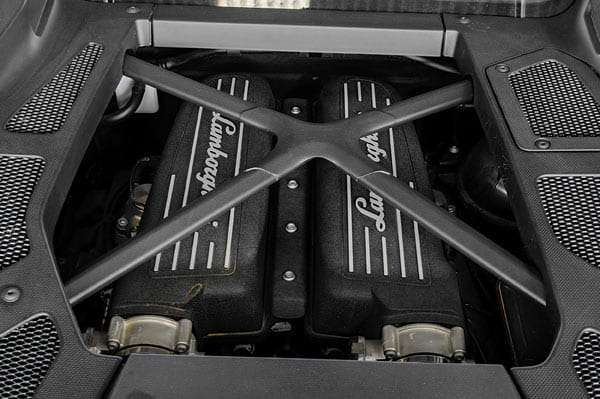 2016 Lamborghini Huracan LP580-2 India track drive