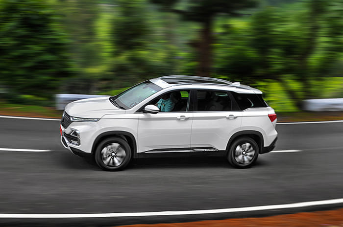 MG Hector side action