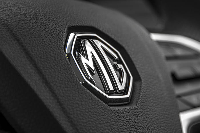MG Hector horn badge