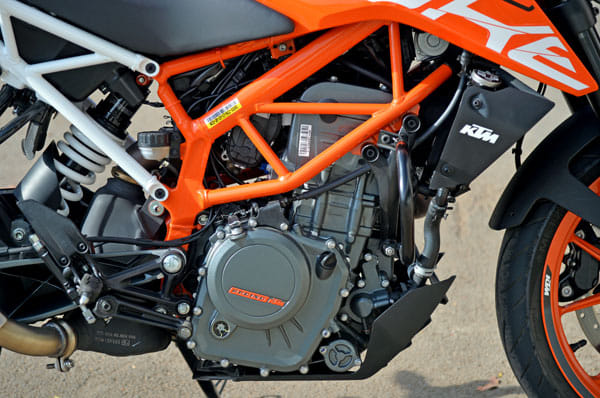 2017 KTM Duke 390 review, test ride