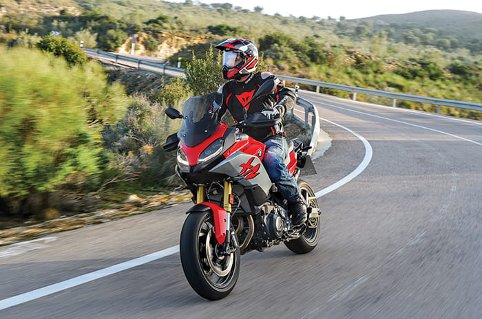 BMW F 900 R, F 900 XR review, test ride 