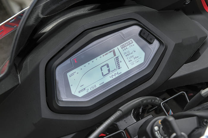 Hero Xtreme 200S vs Suzuki Gixxer SF comparison