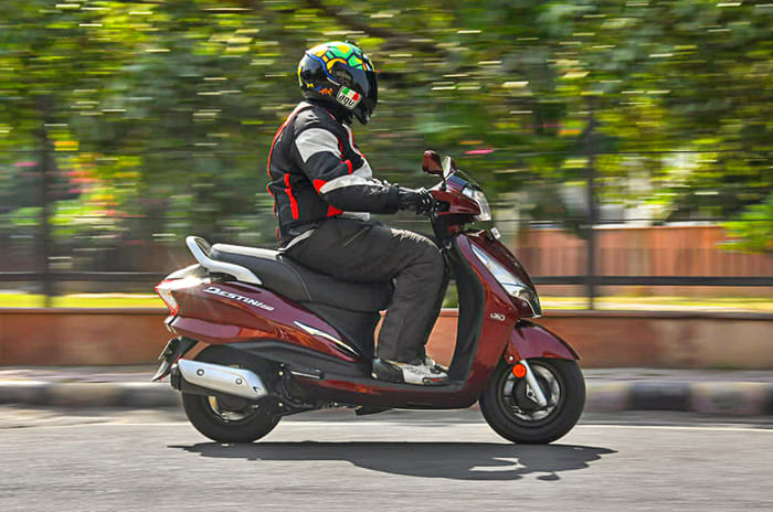 2018 Hero Destini 125 side action 2018 Hero Destini 125 side action