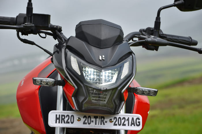 Xtreme-160R-headlight
