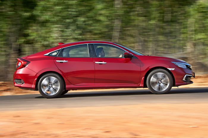 2019 Honda Civic side action