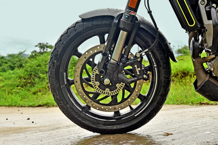 Husqvarna Svartpilen 250, Vitpilen 250 review, test ride