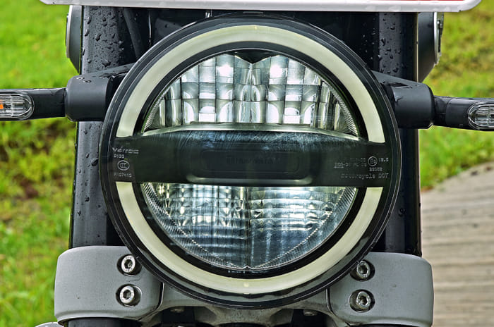 Husqvarna Svartpilen 250, Vitpilen 250 review, test ride