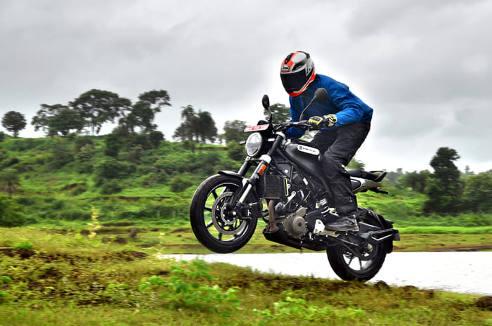 Husqvarna Svartpilen 250, Vitpilen 250 review, test ride