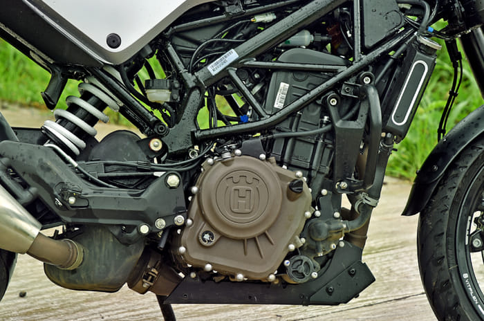 Husqvarna Svartpilen 250, Vitpilen 250 review, test ride