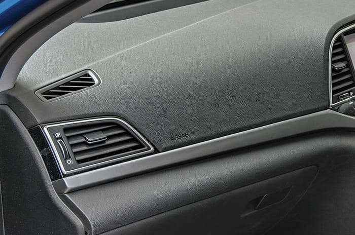 Hyundai Elantra dashboard
