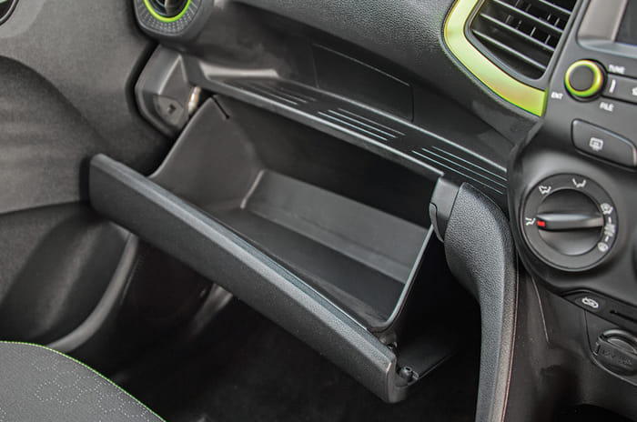 Hyundai Santro glovebox