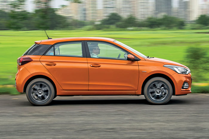 Hyundai i20 side action