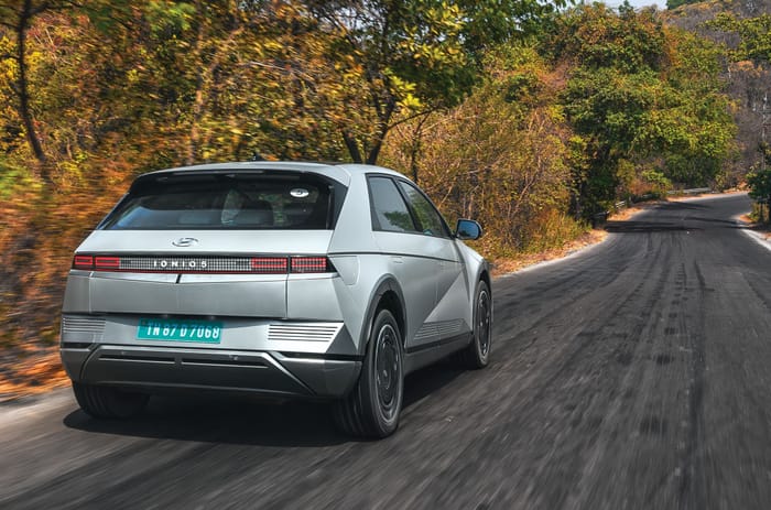 Hyundai Ioniq 5 rear tracking