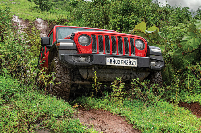 Jeep Wrangler vs Land Rover Defender comparison