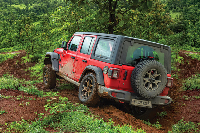Jeep Wrangler vs Land Rover Defender comparison