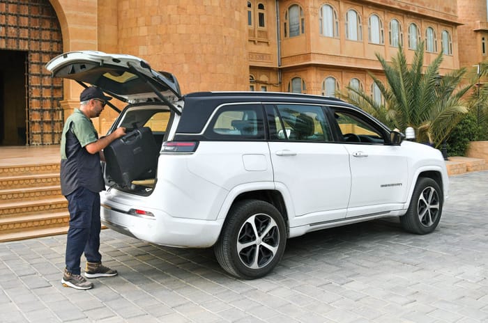 Jeep Meridian boot space