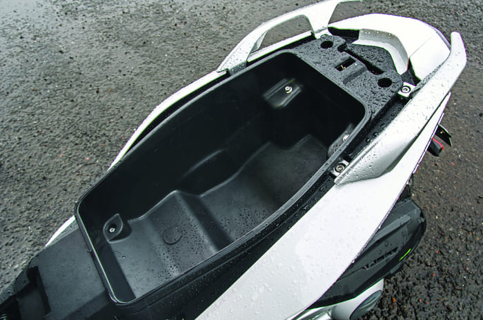 Keeway Vieste 300 review: maximum attack