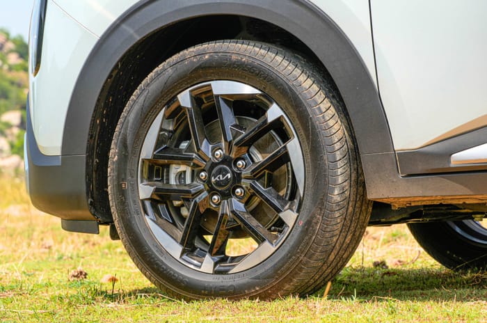 Kia Carens Clavis review: Carens goes upmarket 