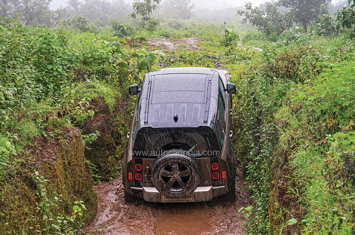 Jeep Wrangler vs Land Rover Defender comparison