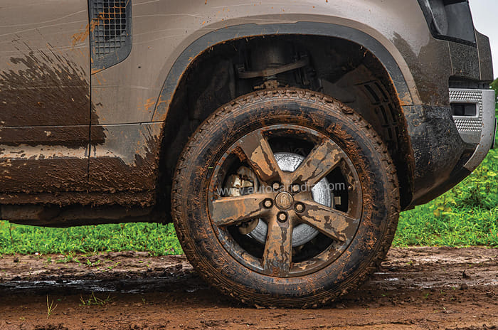 Jeep Wrangler vs Land Rover Defender comparison