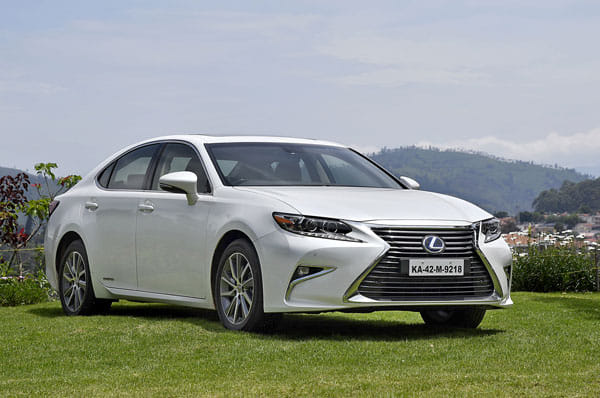 2017 Lexus ES300h review, test drive