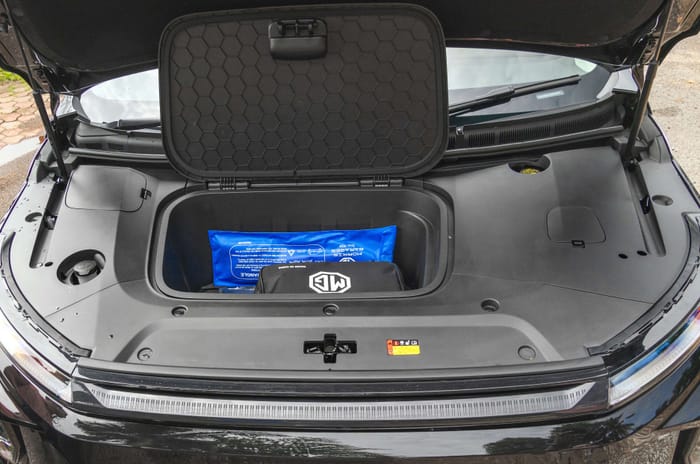 MG M9 review: Your lounge on the go