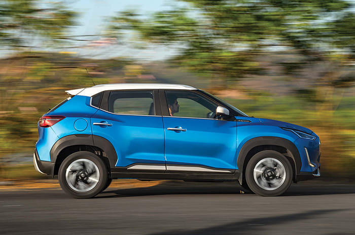 Nissan Magnite vs Maruti Vitara Brezza comparison