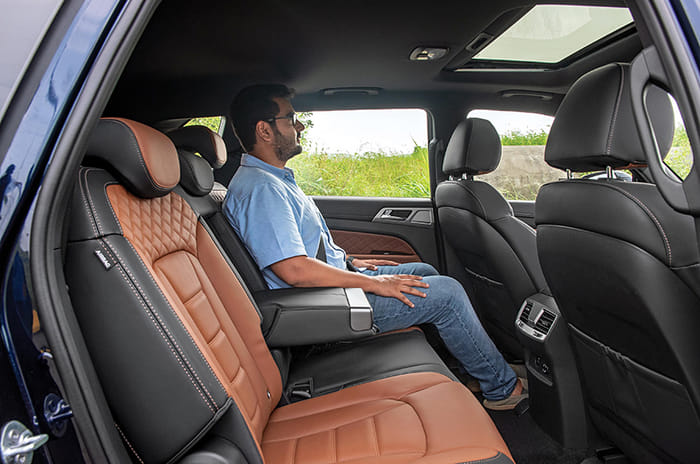 MG Gloster vs Toyota Fortuner vs Ford Endeavour vs Mahindra Alturas G4 comparison