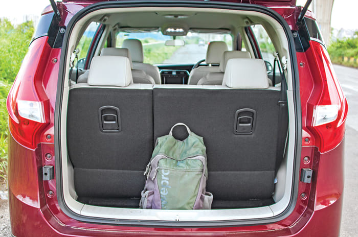 Mahindra Marazzo boot