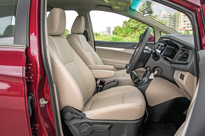 Mahindra Marazzo front seats