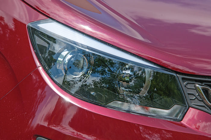Mahindra Marazzo headlight