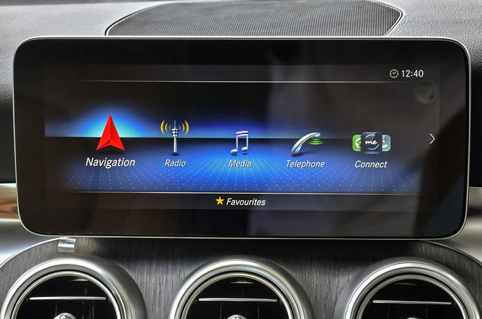 2018 Mercedes-Benz C 300d infotainment