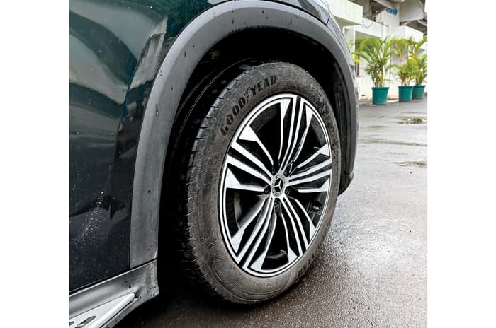 Mercedes EQS SUV alloy wheel