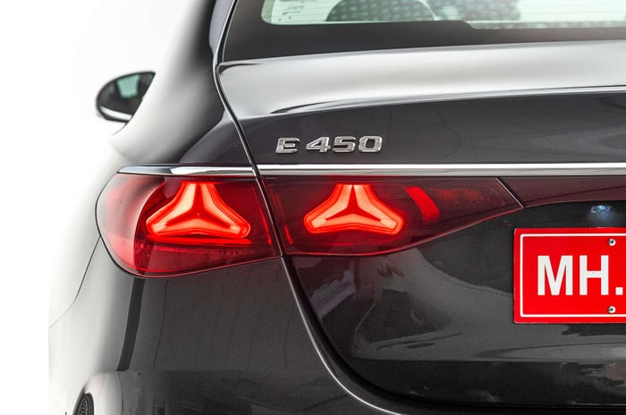2025 Mercedes-Benz E-Class E 450 tail light