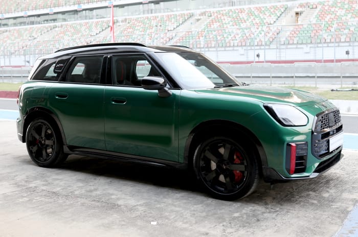 Mini Countryman JCW ALL4 front right side in pit lane at BIC