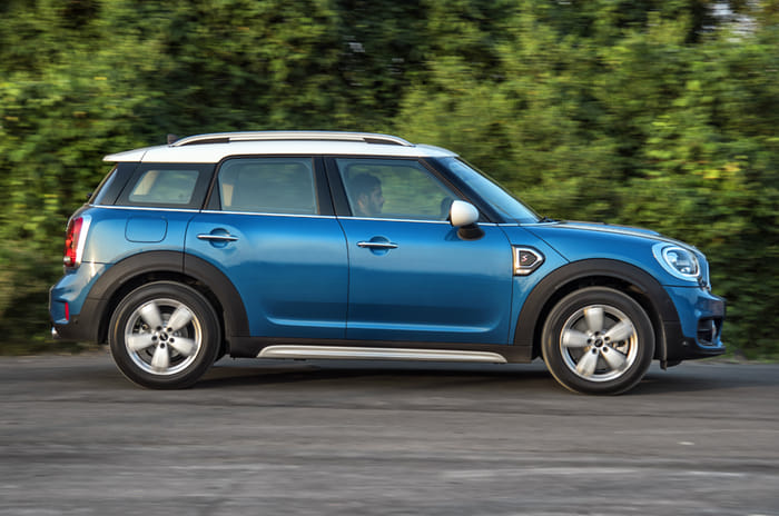 Mini Countryman SD side action