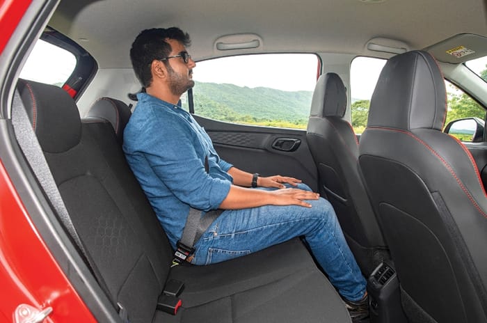 Hyundai Grand i10 Nios Turbo vs Volkswagen Polo 1.0 TSI comparison