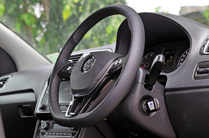 Hyundai Grand i10 Nios Turbo vs Volkswagen Polo 1.0 TSI comparison